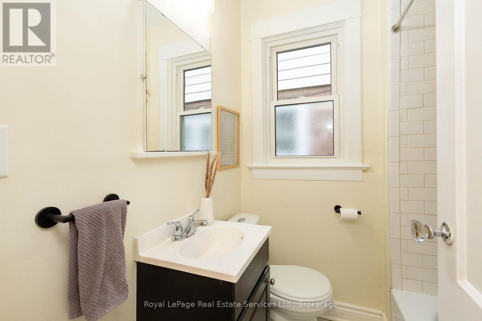 12 NEWMARKET AVENUE - 22