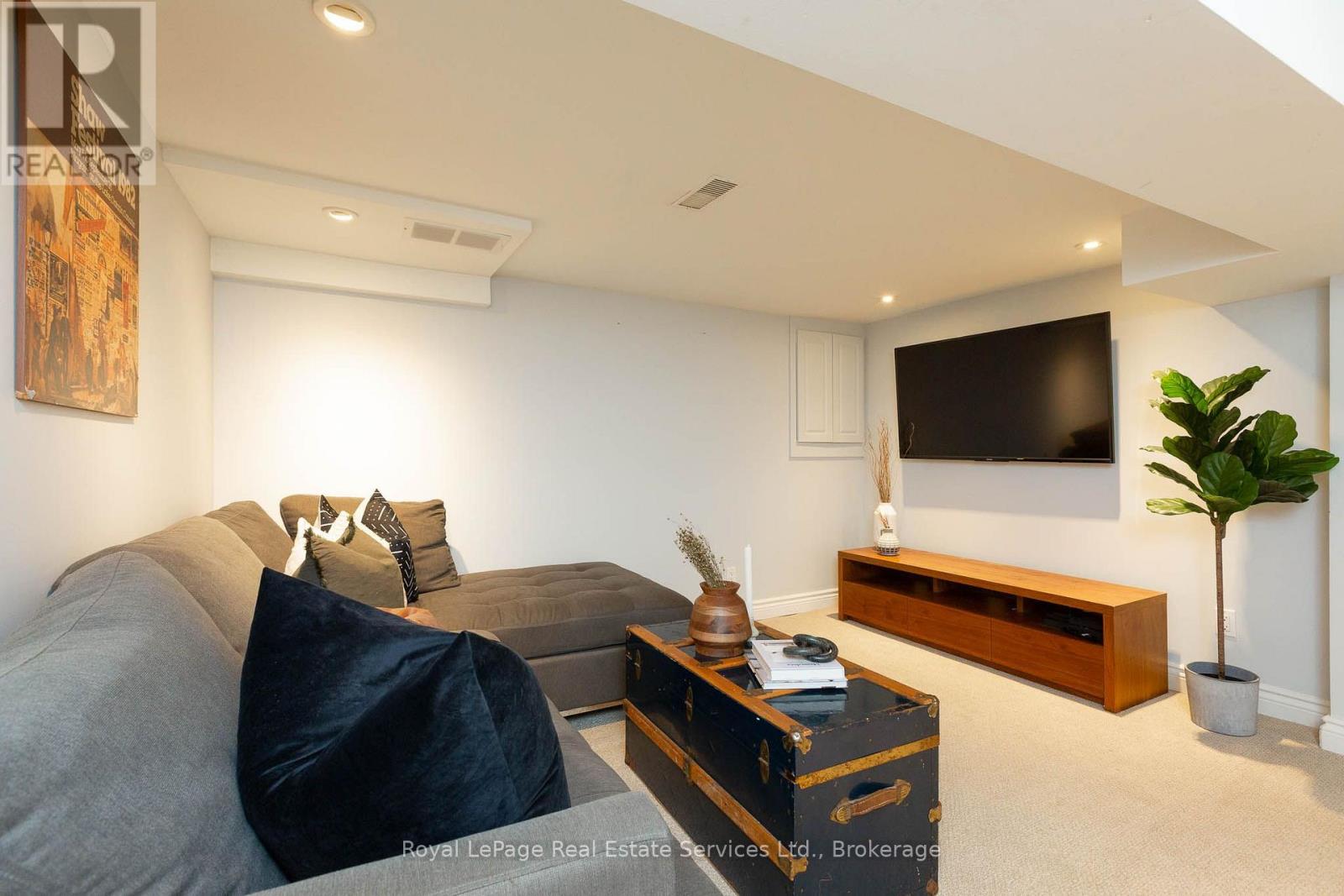 12 NEWMARKET AVENUE - Image 26
