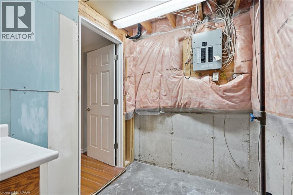 79 LYNNETTE Drive - 46