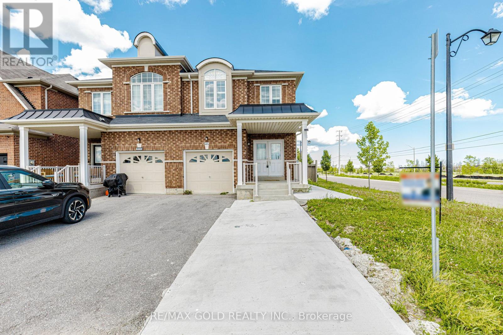 Photo of 566 Bessborough Drive