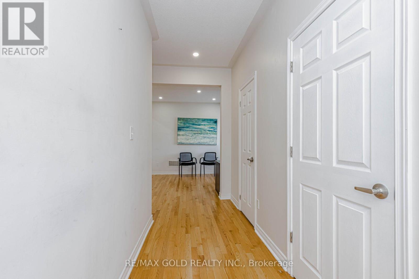 Photo of 566 BESSBOROUGH DRIVE