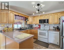 4pc Bathroom - 230 Salmon River Road, Valley, NS B6L2S9 Photo 7