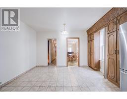 Kitchen - 912 Manning Avenue, Toronto, ON M6G2X4 Photo 11
