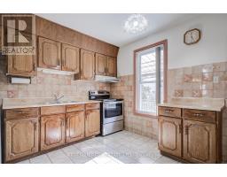Living room - 912 Manning Avenue, Toronto, ON M6G2X4 Photo 12