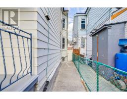 912 Manning Avenue, Toronto, ON M6G2X4 Photo 31
