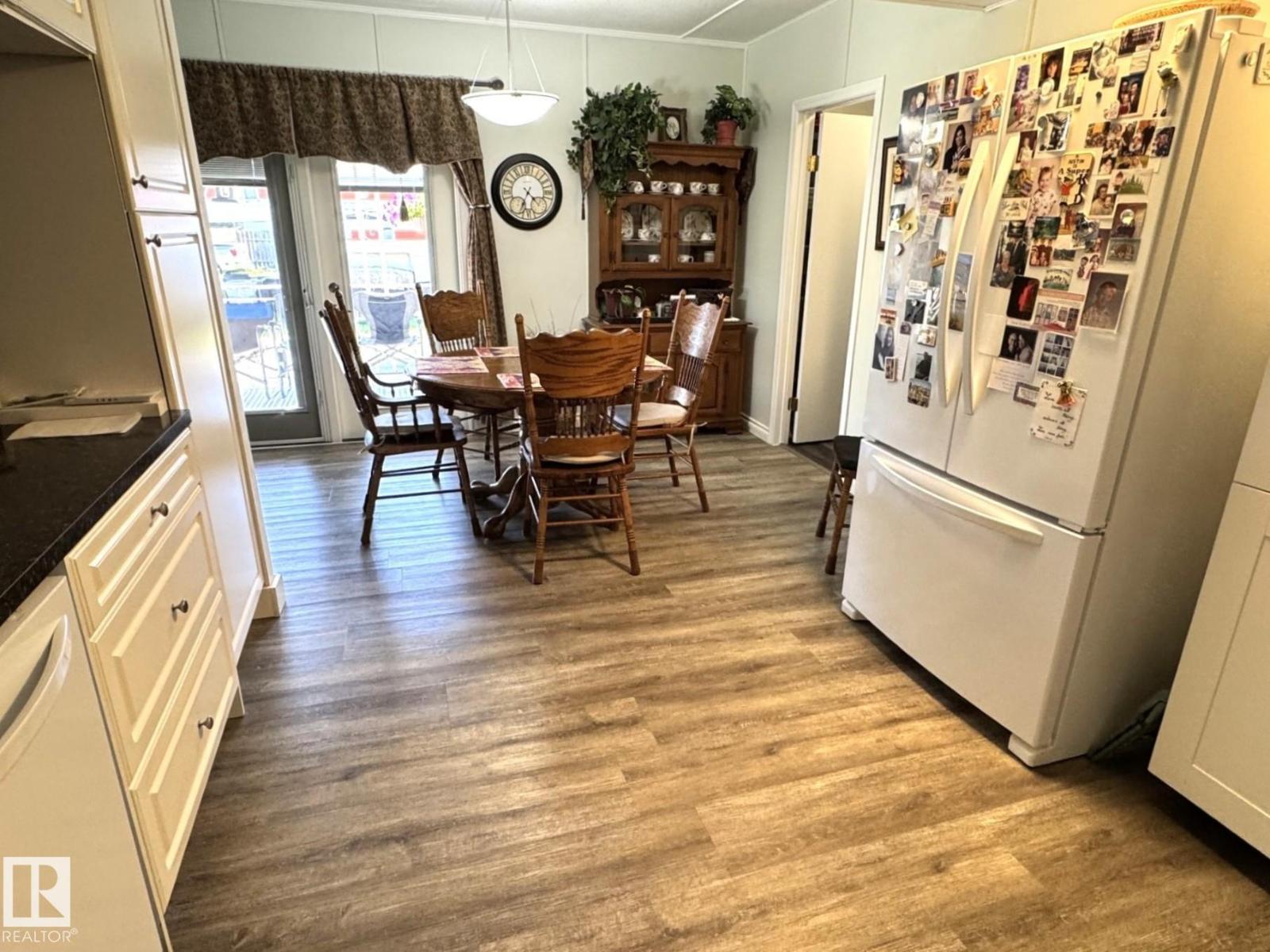5324 46B Street - 11