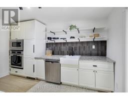 22 Connaught Avenue, Toronto, ON M4L2V9 Photo 11