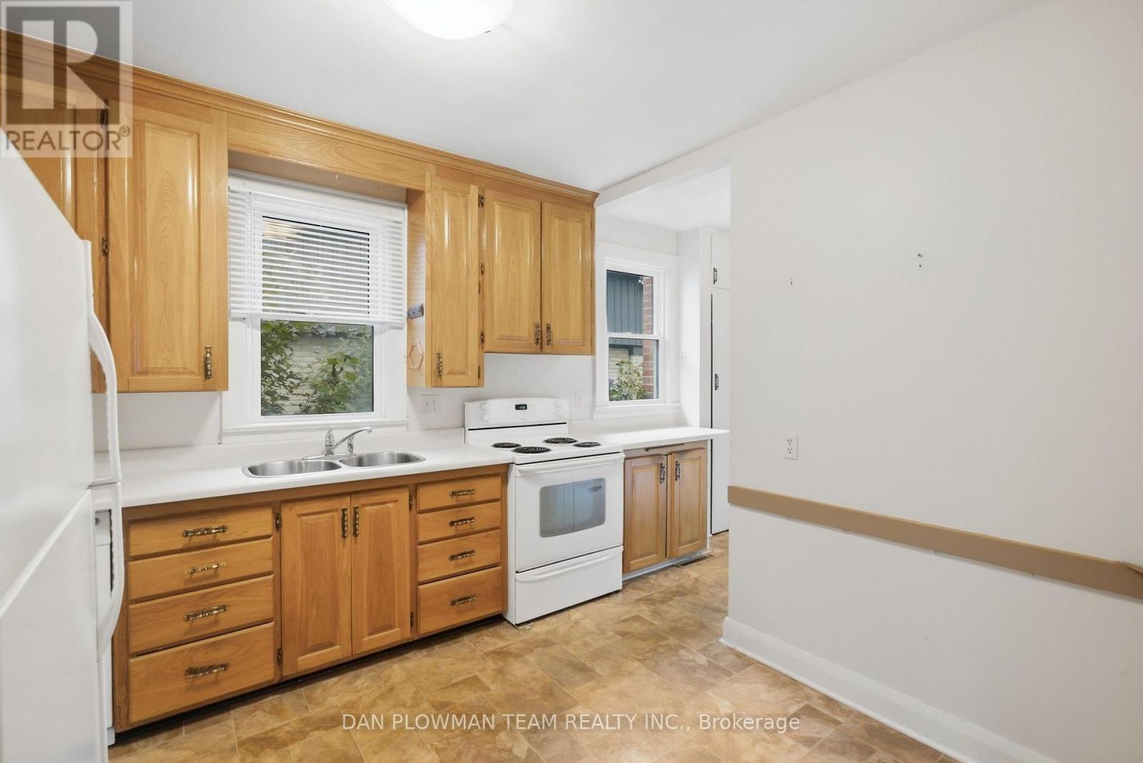 98 SCUGOG STREET - 12
