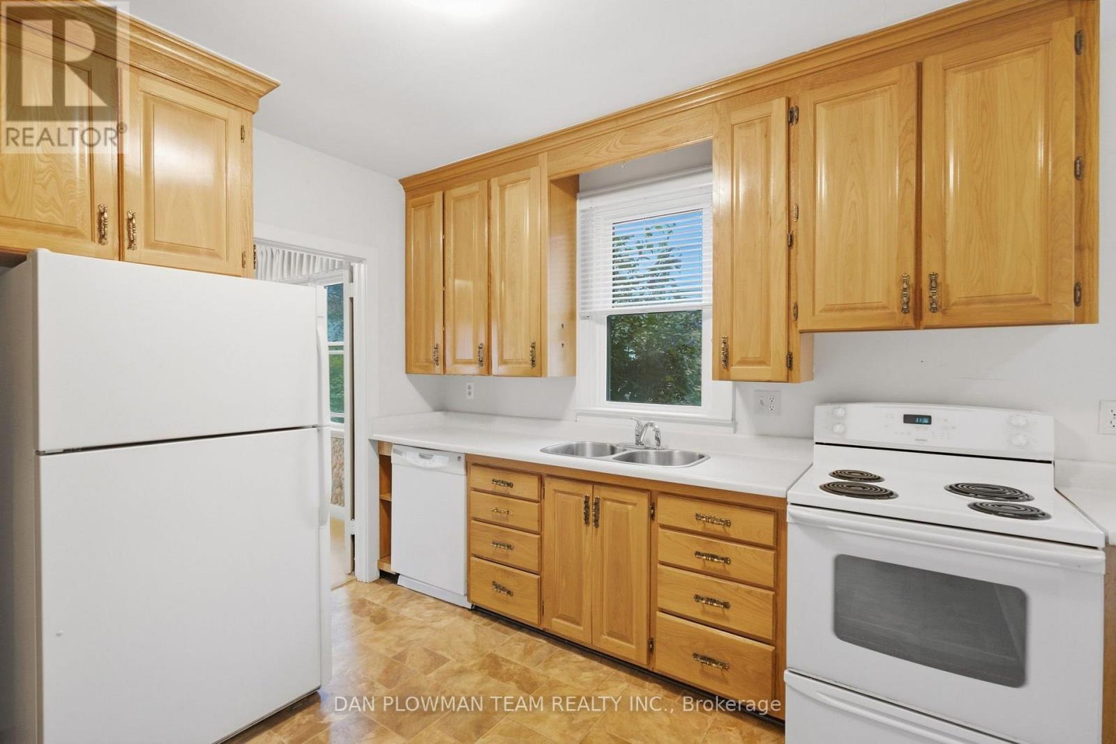 98 SCUGOG STREET - 13