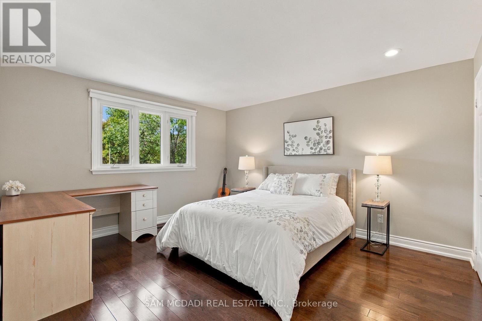 1664 HOWAT CRESCENT - 20