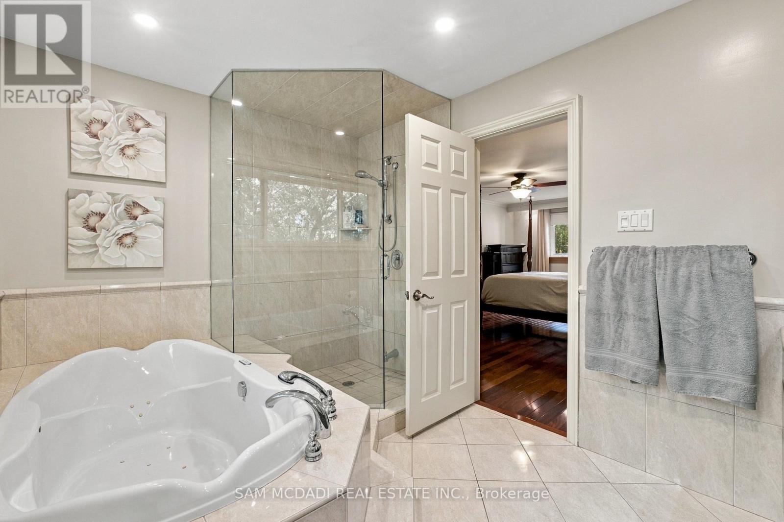 1664 HOWAT CRESCENT - 26