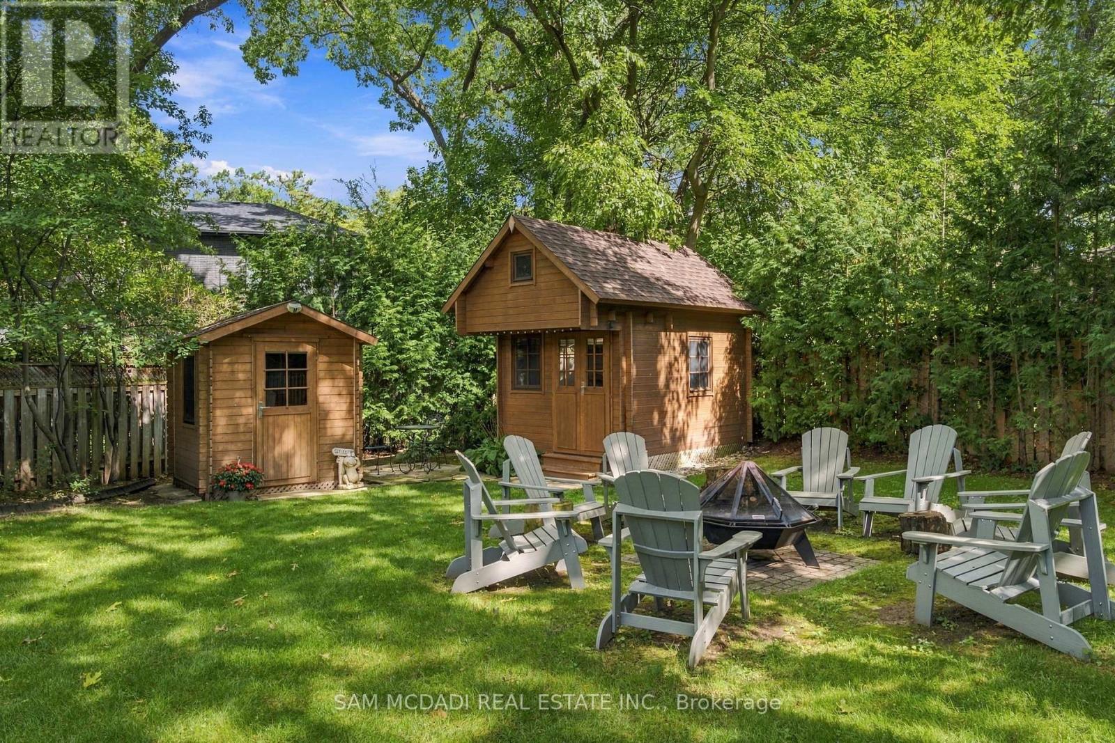 1664 HOWAT CRESCENT - 40