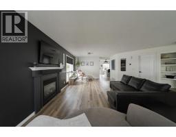 4pc Bathroom - 341 Diefenbaker Drive, Fort Mcmurray, AB T9K2K1 Photo 9