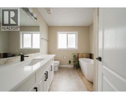 341 Diefenbaker Drive, Fort Mcmurray, AB T9K2K1 Photo 22