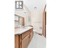 Bedroom - 4008 46 Street Sw, Calgary, AB T3E6P3 Photo 11