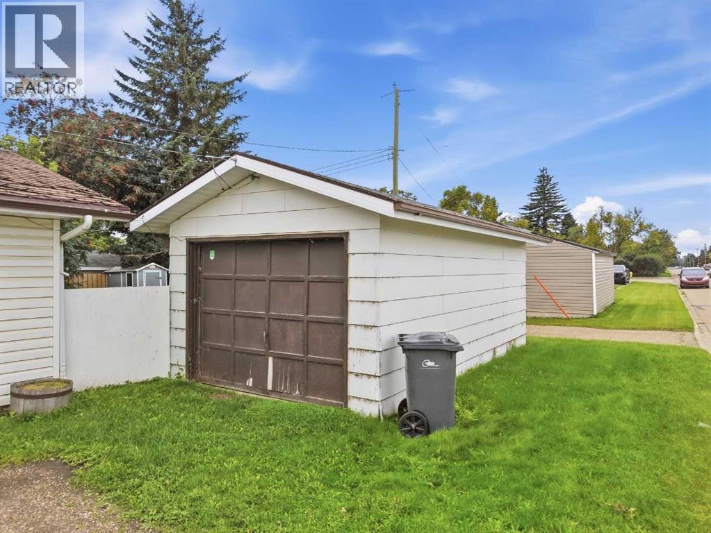 Listing photo – 5420 55 Street, Ponoka
