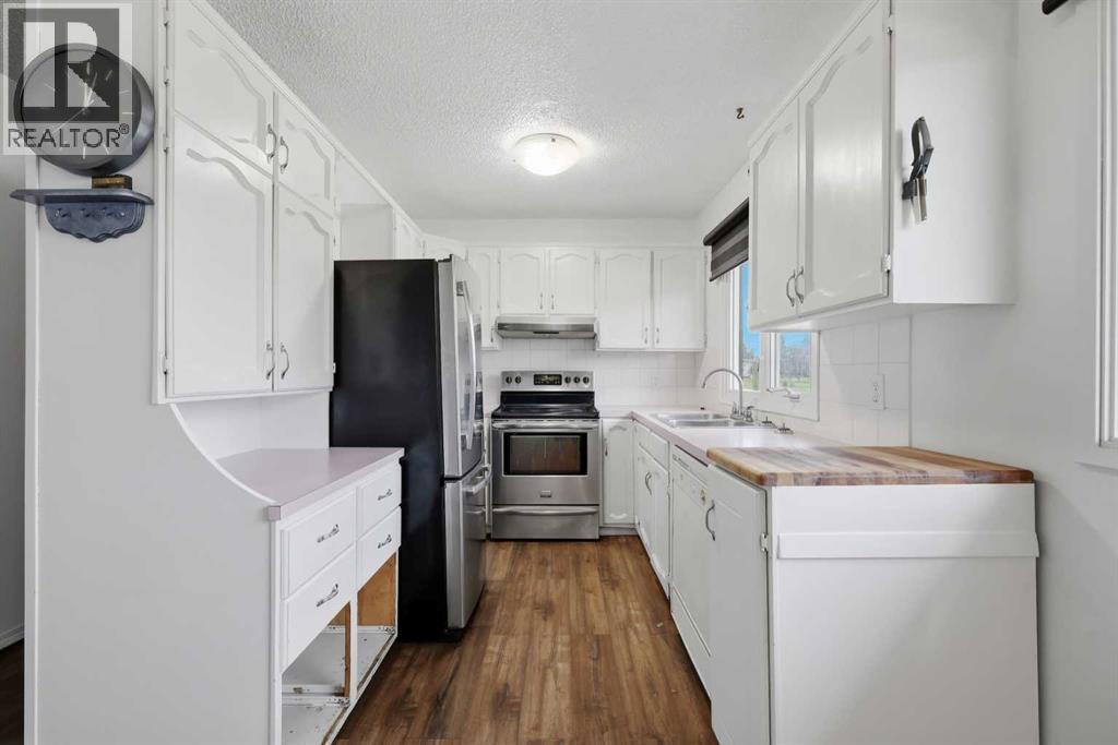 Listing photo – 5420 55 Street, Ponoka
