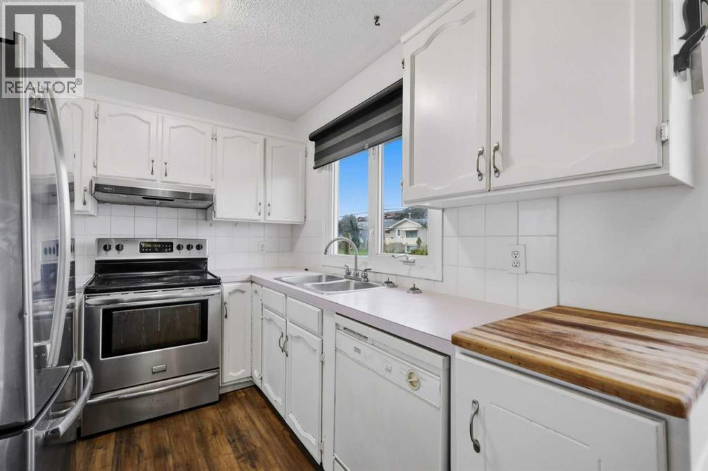 Listing photo – 5420 55 Street, Ponoka