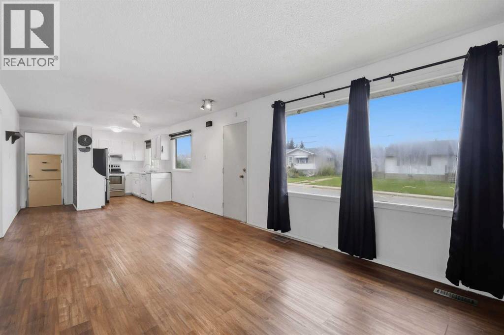 Listing photo – 5420 55 Street, Ponoka