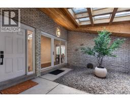 Family room/Fireplace - 8030 County Rd 15, Essex, ON N8M2X6 Photo 8