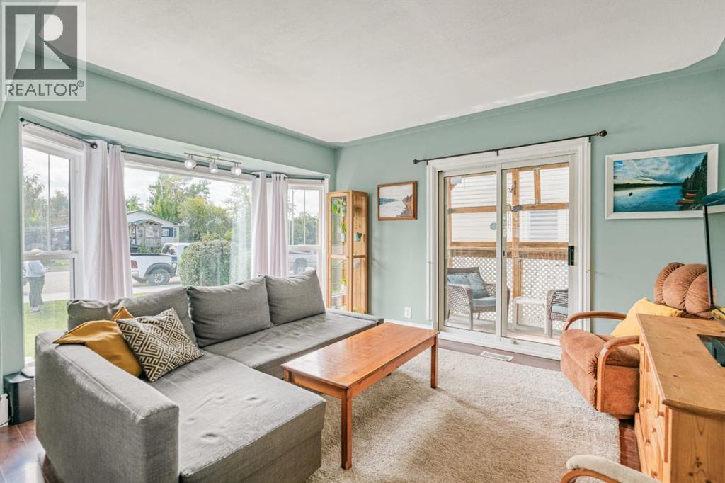 5028 44 Street - Image 11
