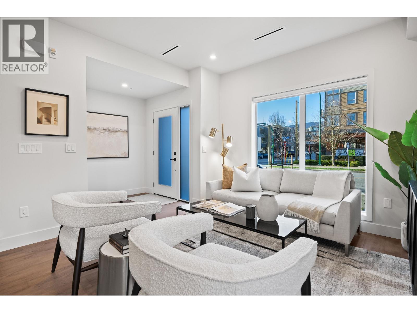 3206 HIGHLAND BOULEVARD, North Vancouver