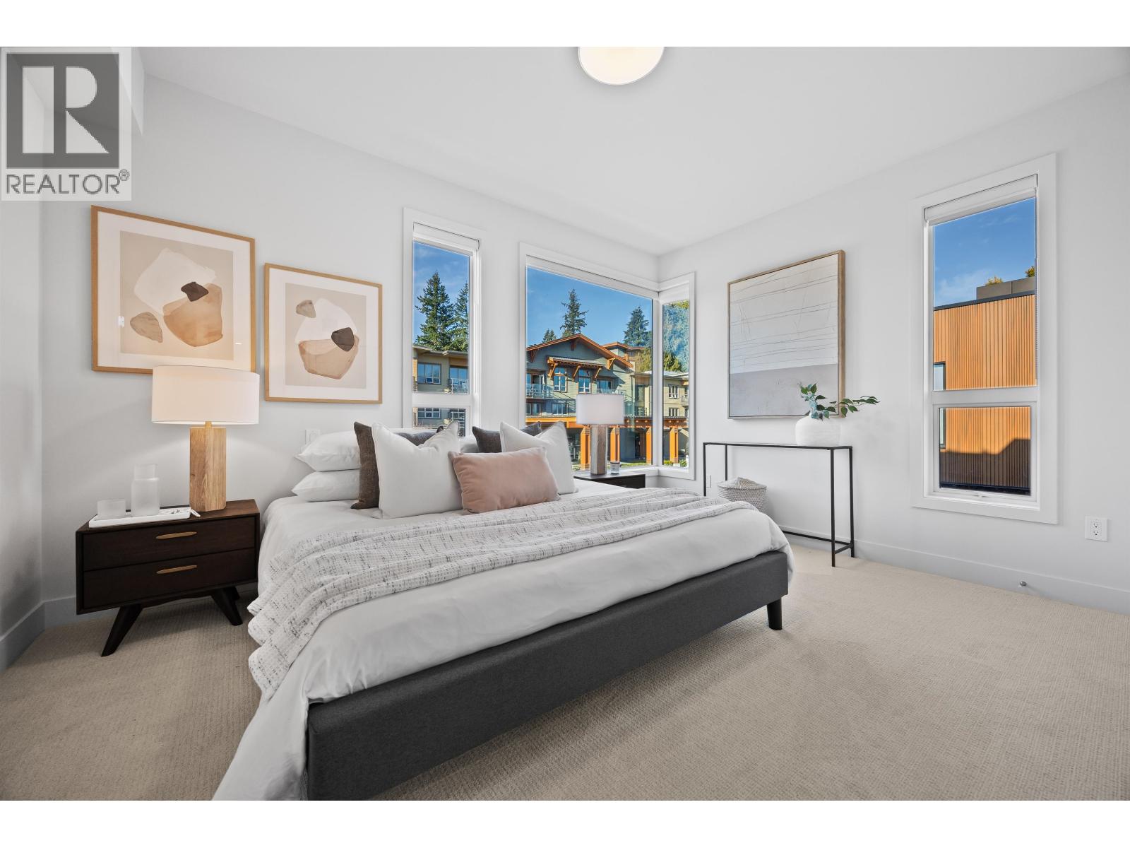 3206 HIGHLAND BOULEVARD, North Vancouver