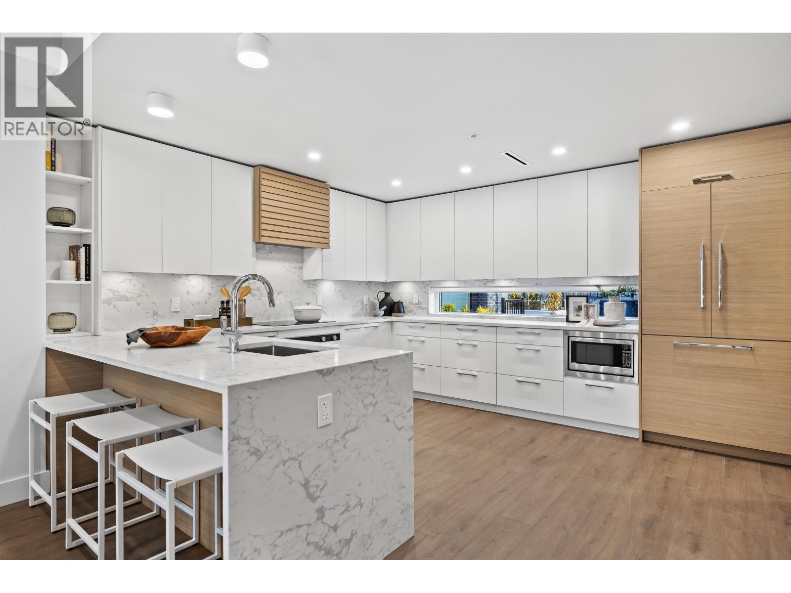 3206 HIGHLAND BOULEVARD, North Vancouver