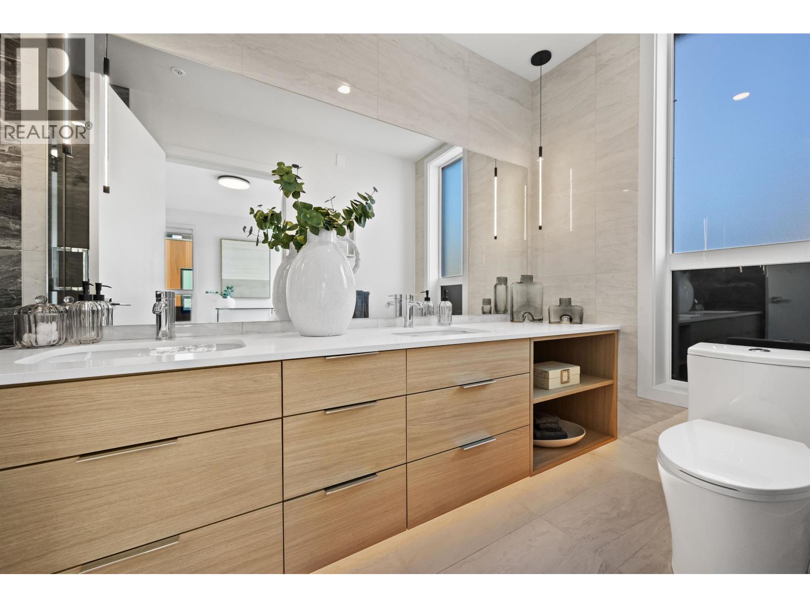3206 HIGHLAND BOULEVARD, North Vancouver