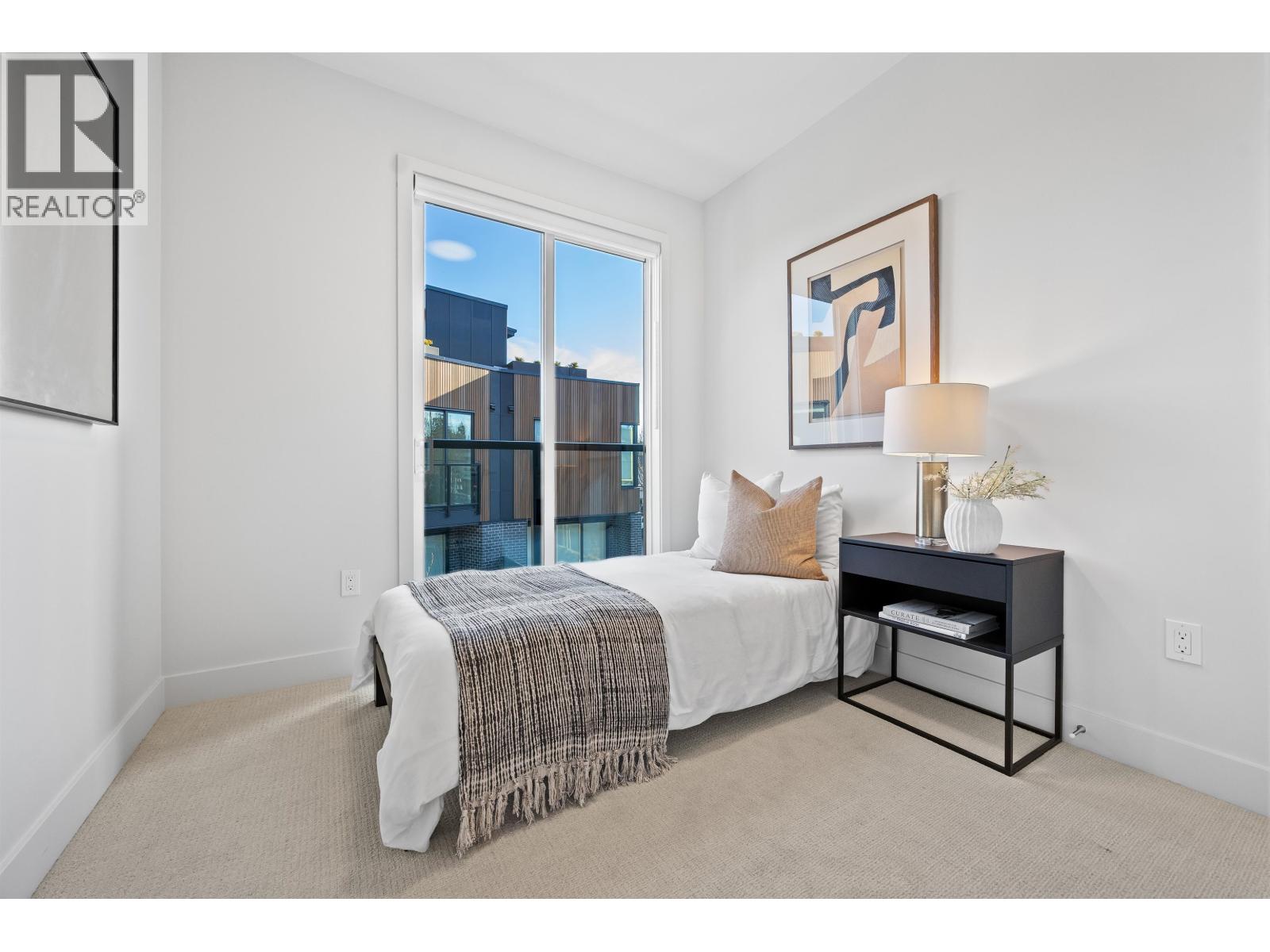 3206 HIGHLAND BOULEVARD, North Vancouver