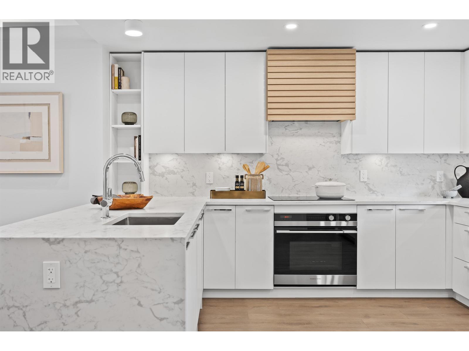 3206 HIGHLAND BOULEVARD, North Vancouver