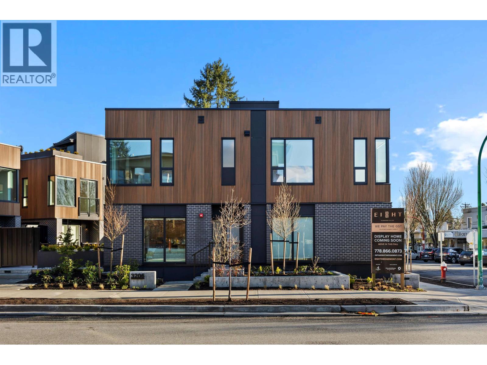 3206 HIGHLAND BOULEVARD, North Vancouver