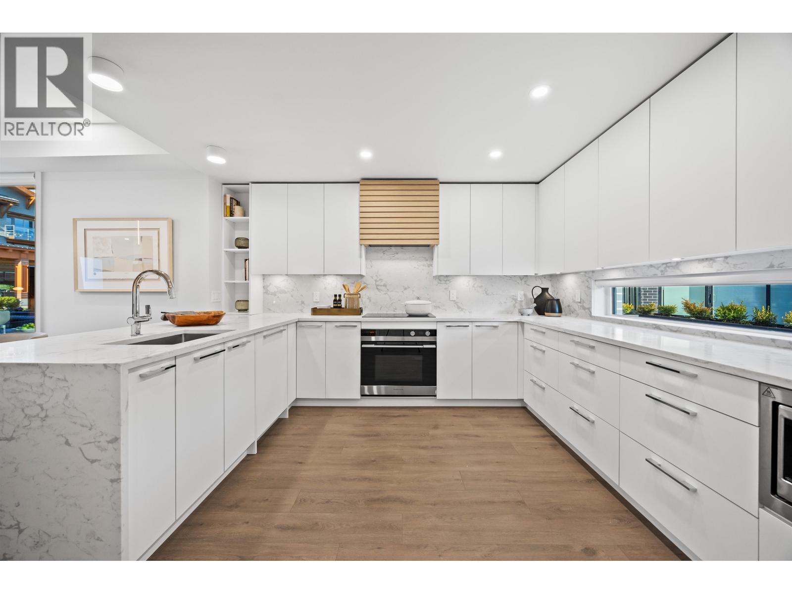3206 HIGHLAND BOULEVARD, North Vancouver