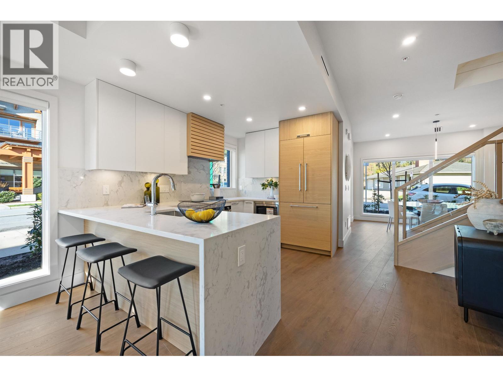3218 HIGHLAND BOULEVARD, North Vancouver