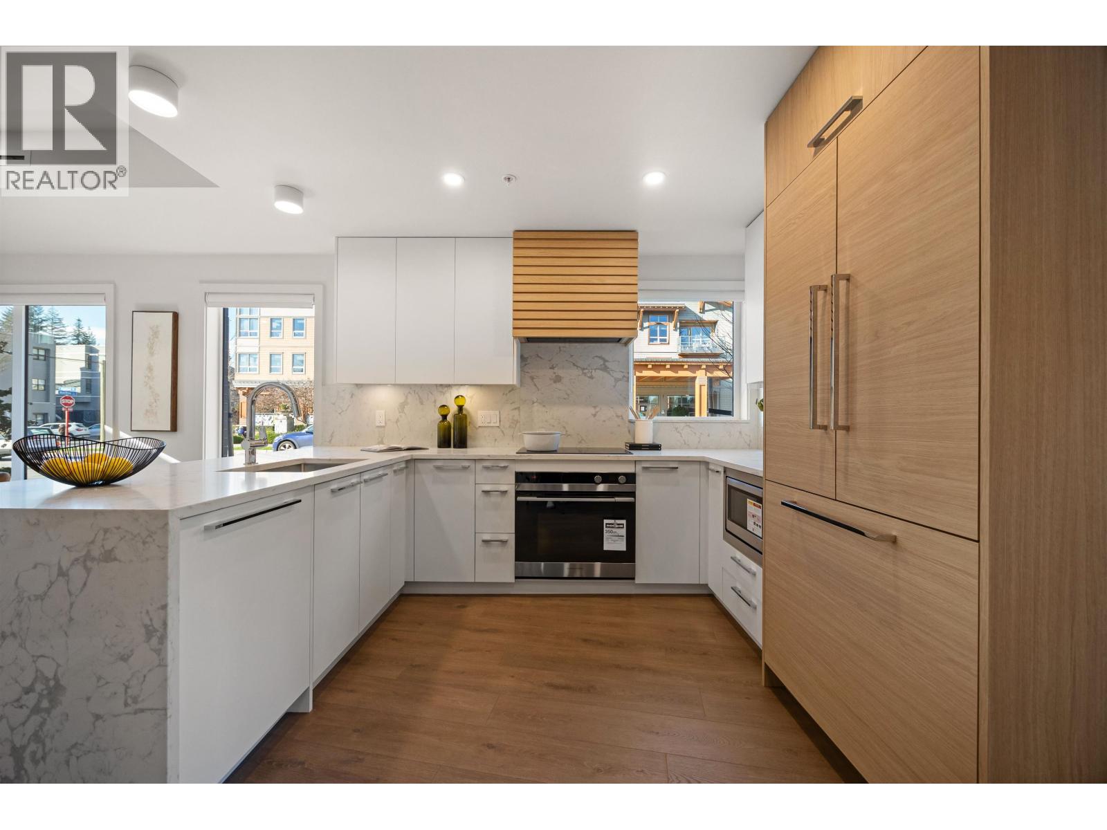 3218 HIGHLAND BOULEVARD, North Vancouver