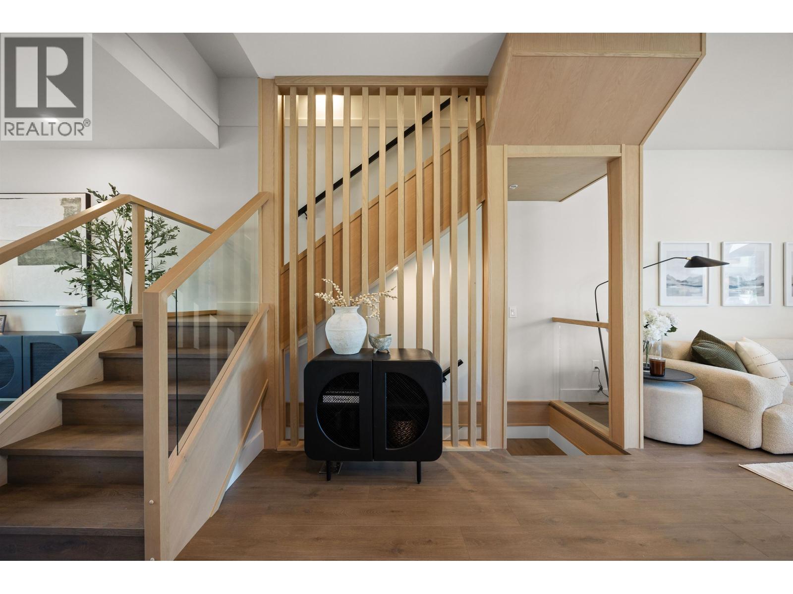 3218 HIGHLAND BOULEVARD, North Vancouver