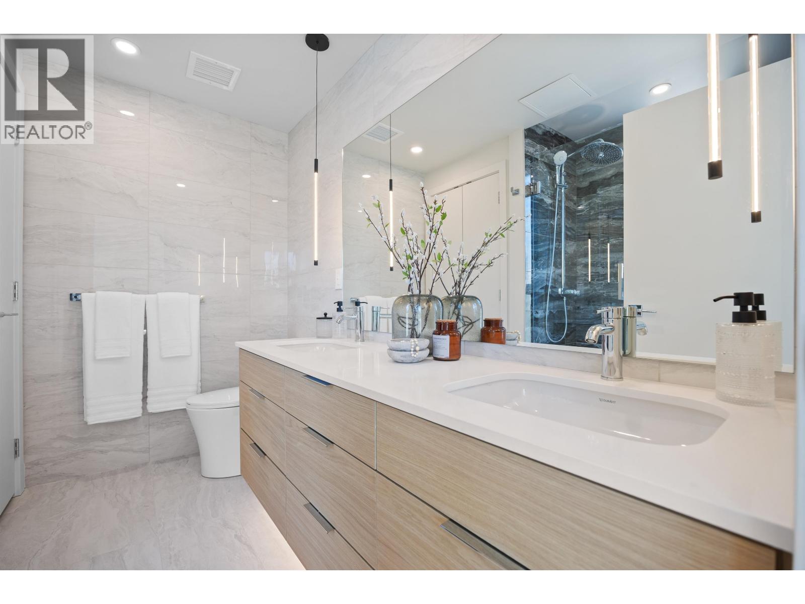 3218 HIGHLAND BOULEVARD, North Vancouver