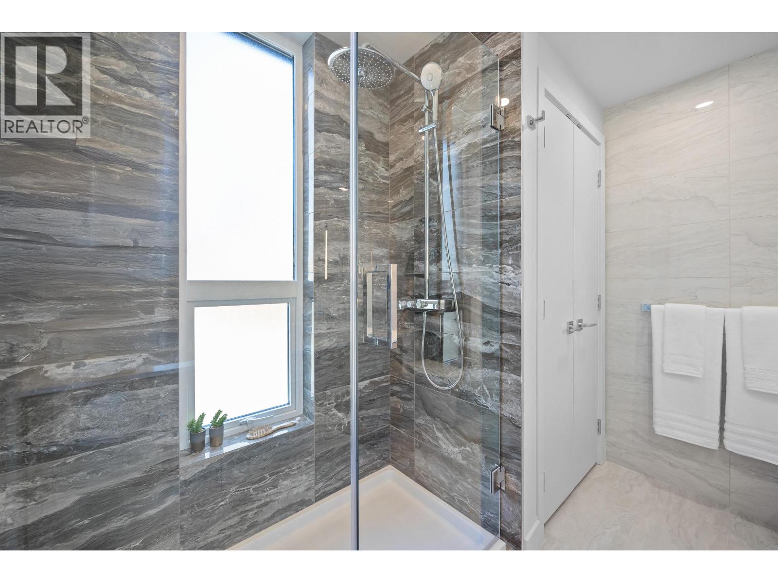 3218 HIGHLAND BOULEVARD, North Vancouver