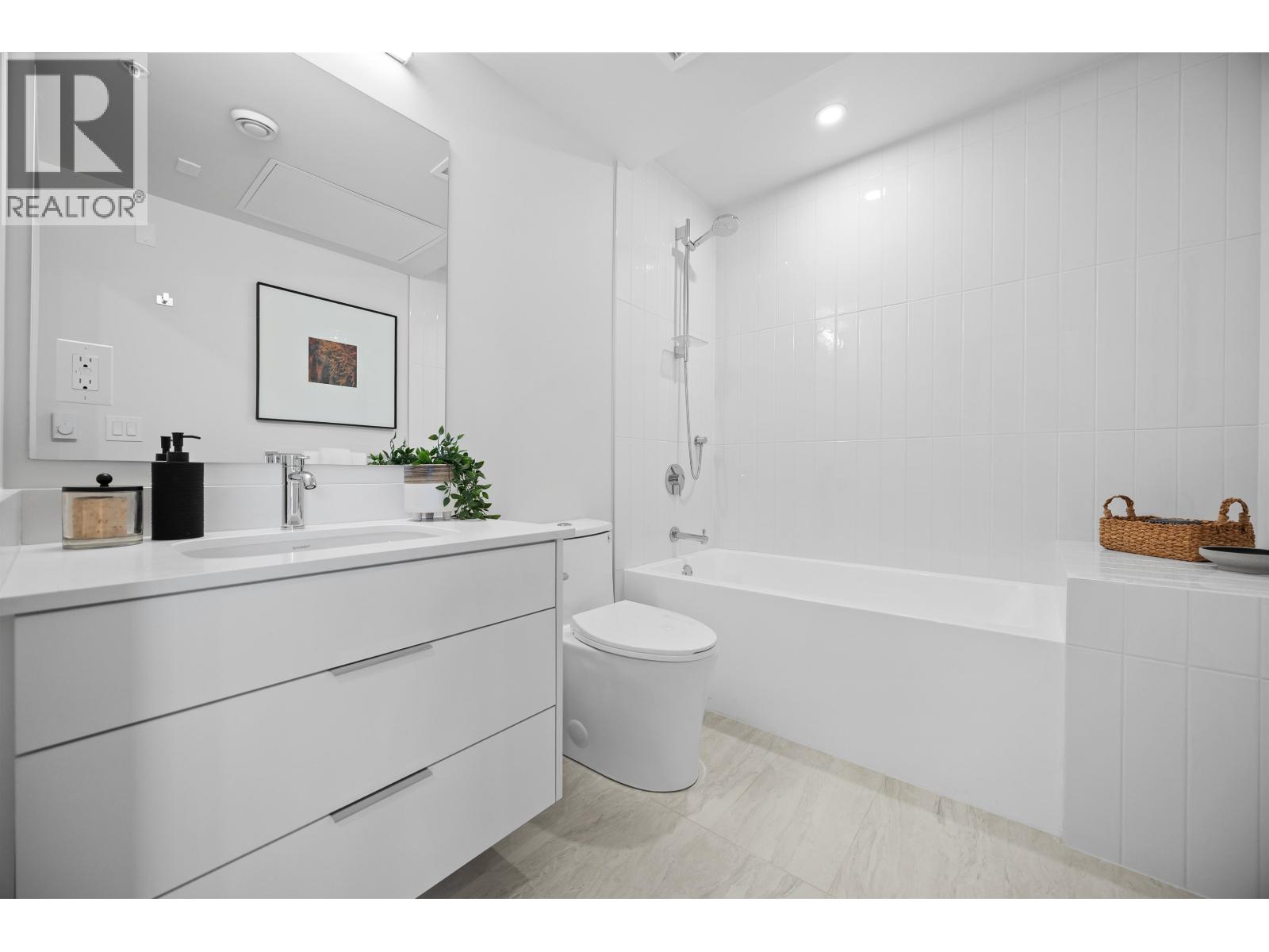 3218 HIGHLAND BOULEVARD, North Vancouver