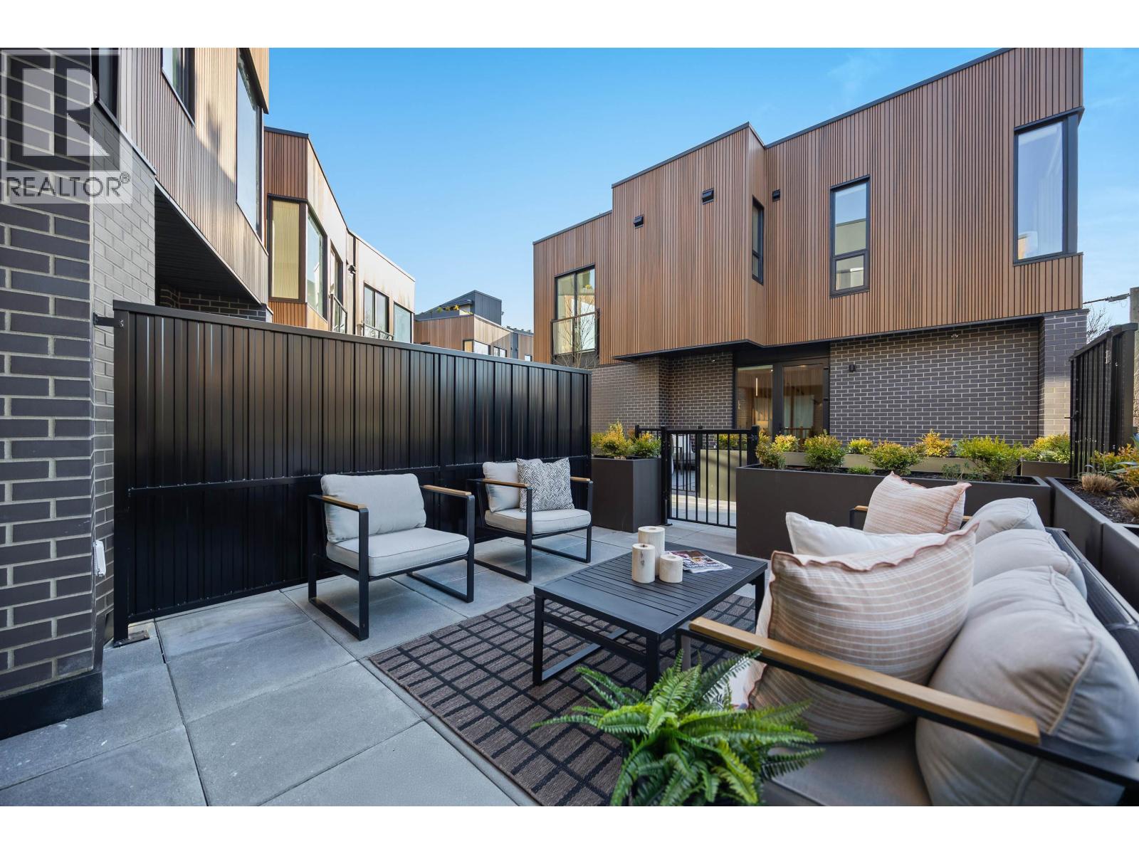 3218 HIGHLAND BOULEVARD, North Vancouver