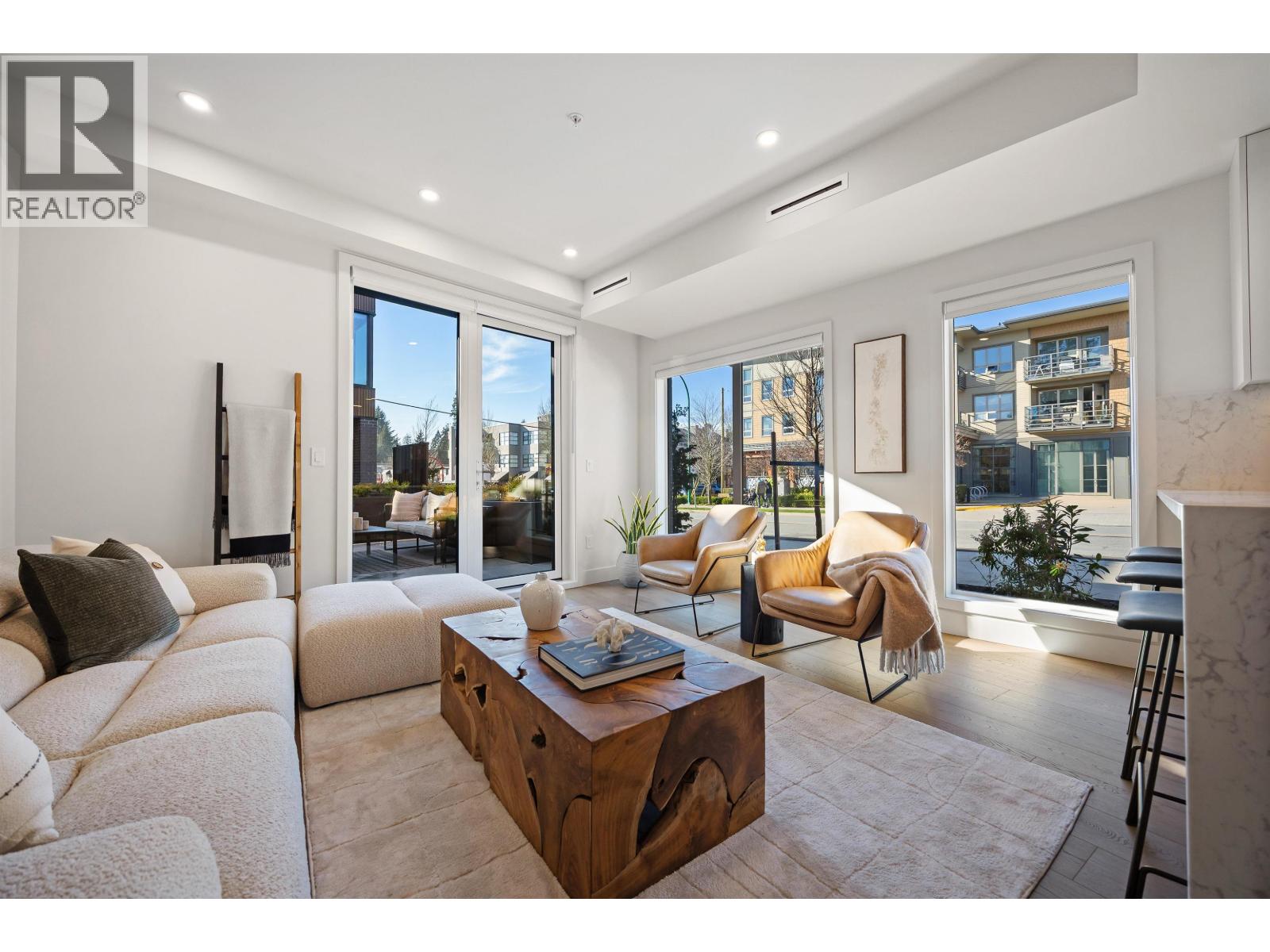 3218 HIGHLAND BOULEVARD, North Vancouver