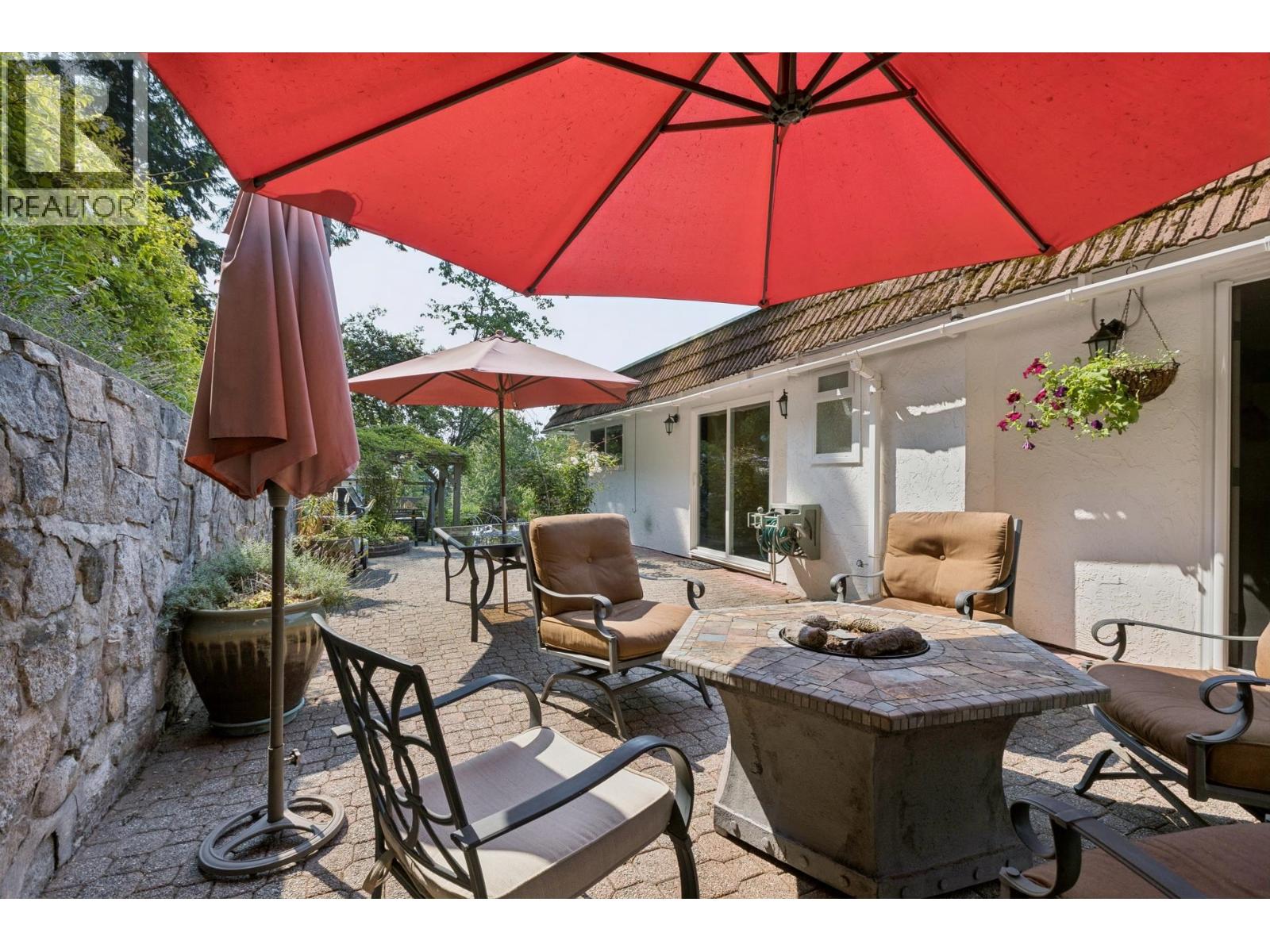 704 MAURELLE COURT, North Vancouver