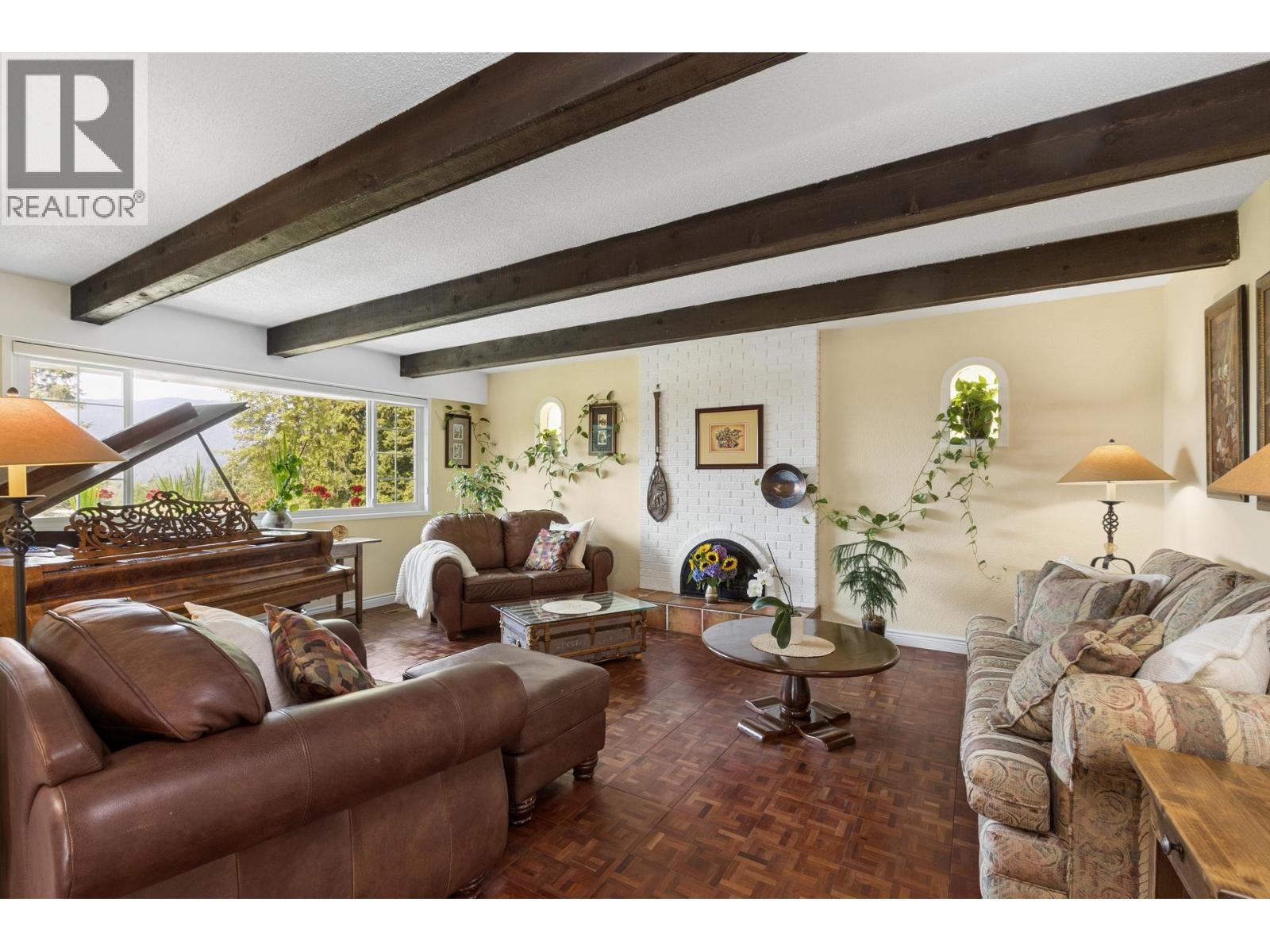 704 MAURELLE COURT, North Vancouver