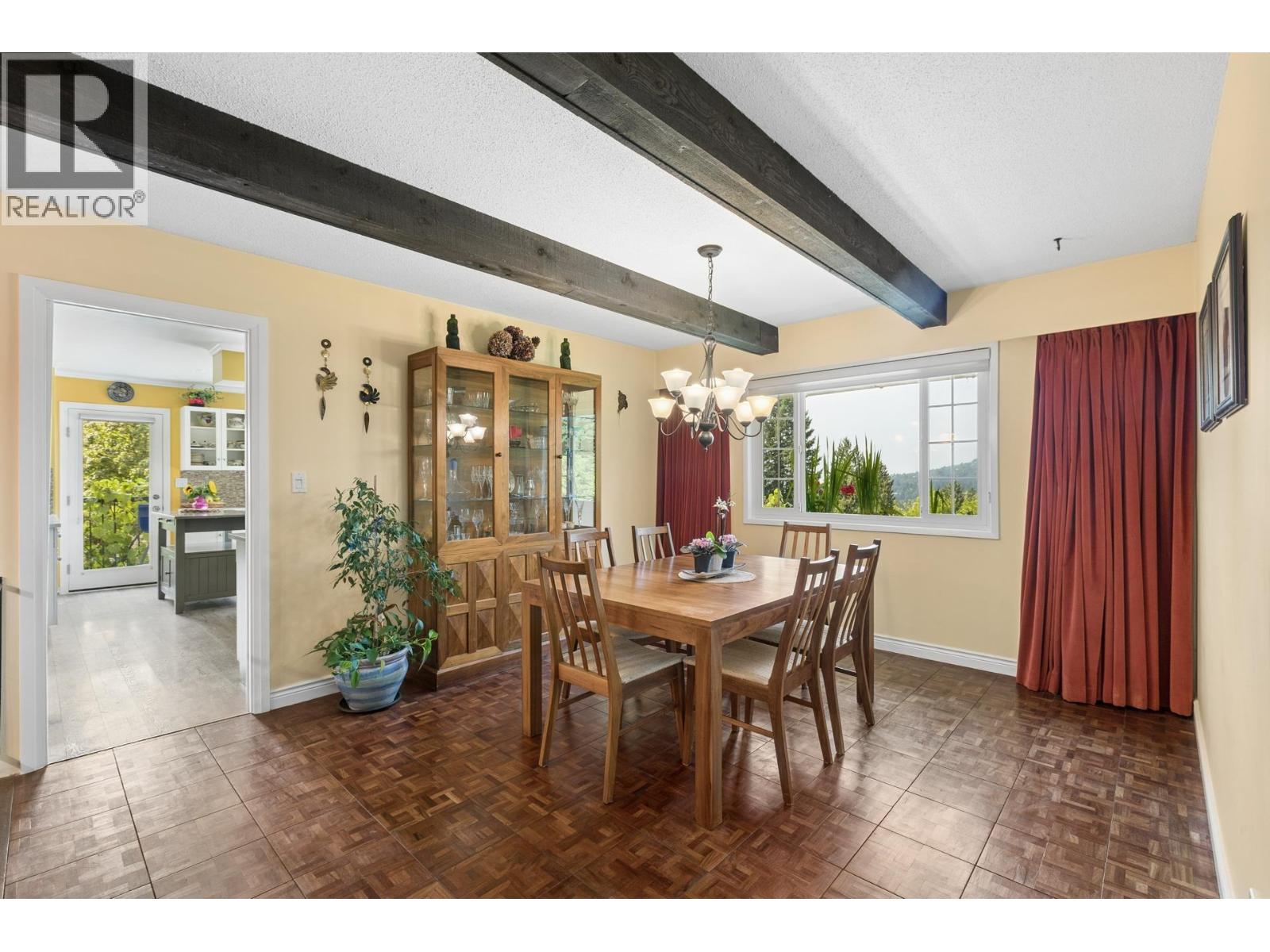 704 MAURELLE COURT, North Vancouver
