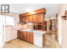Dining room - 30 Goldfinch Road, Hamilton, ON L9A3W7 Photo 10