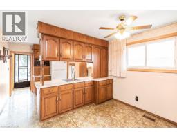 Kitchen - 30 Goldfinch Road, Hamilton, ON L9A3W7 Photo 11