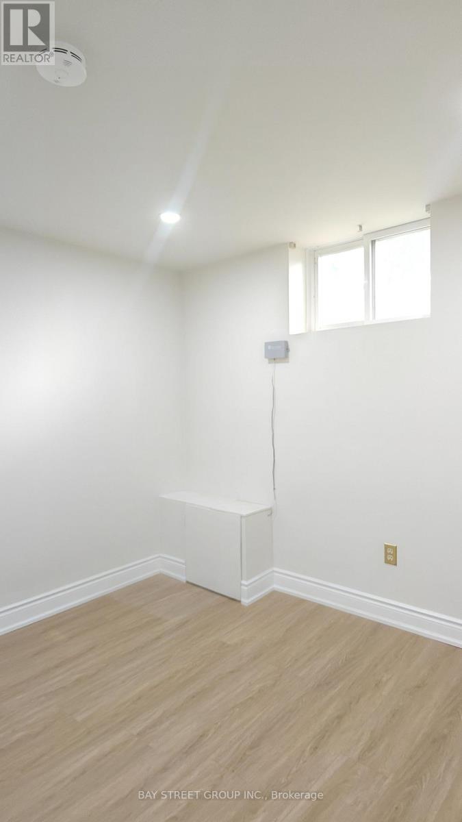 LOWER - 9 MOSEDALE CRESCENT, Toronto (Don Valley Village) — photo 12
