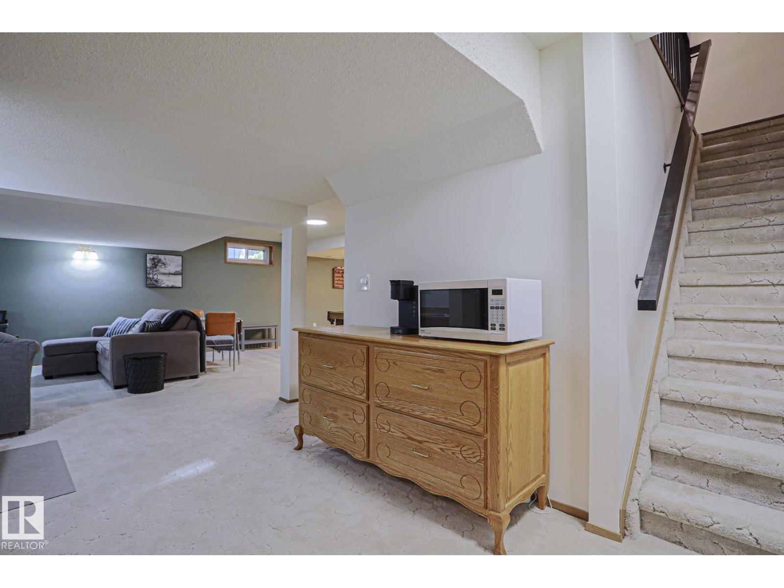 96 MARLBORO DR - Image 38