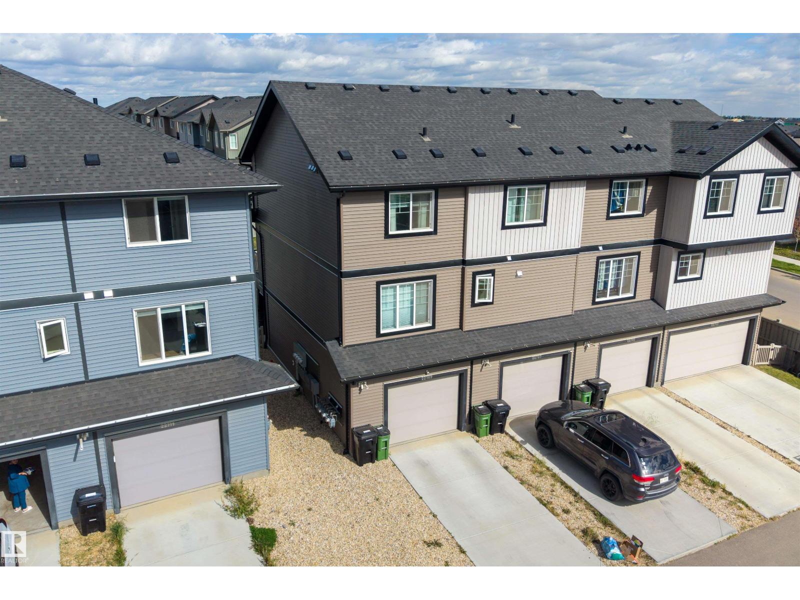 22709 84 AV NW - 31