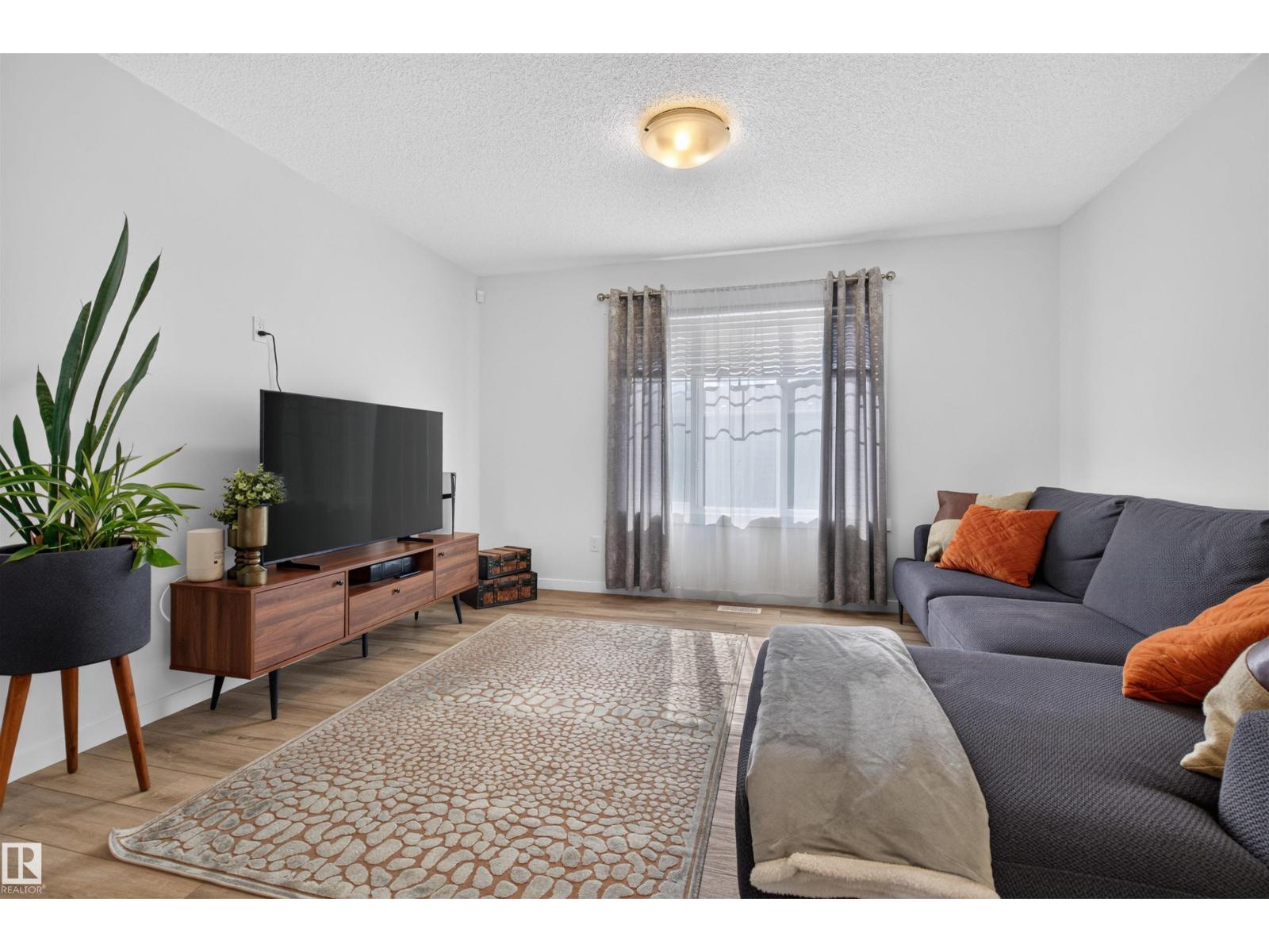 22709 84 AV NW - 6
